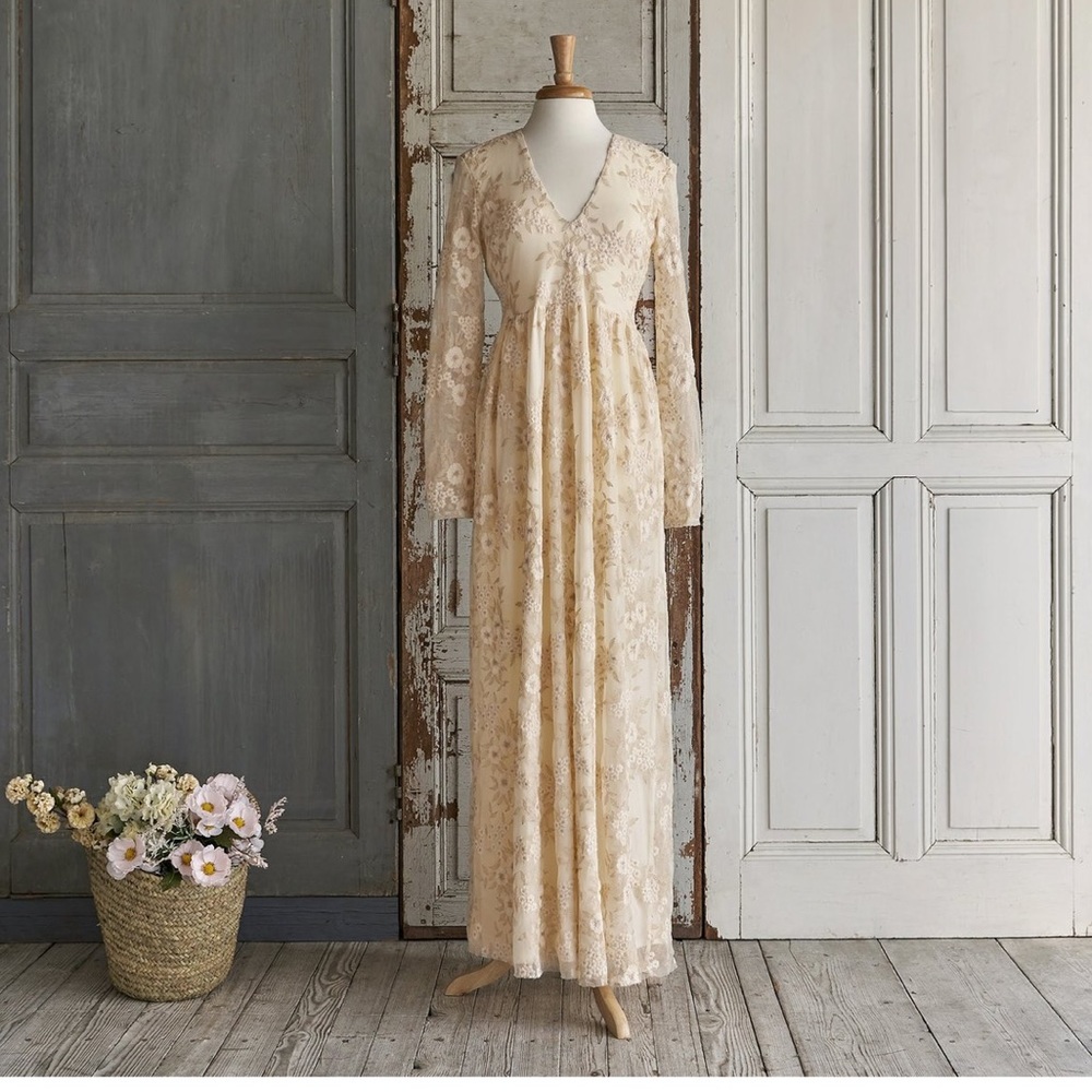 Elestory Heirloom Lace Gown